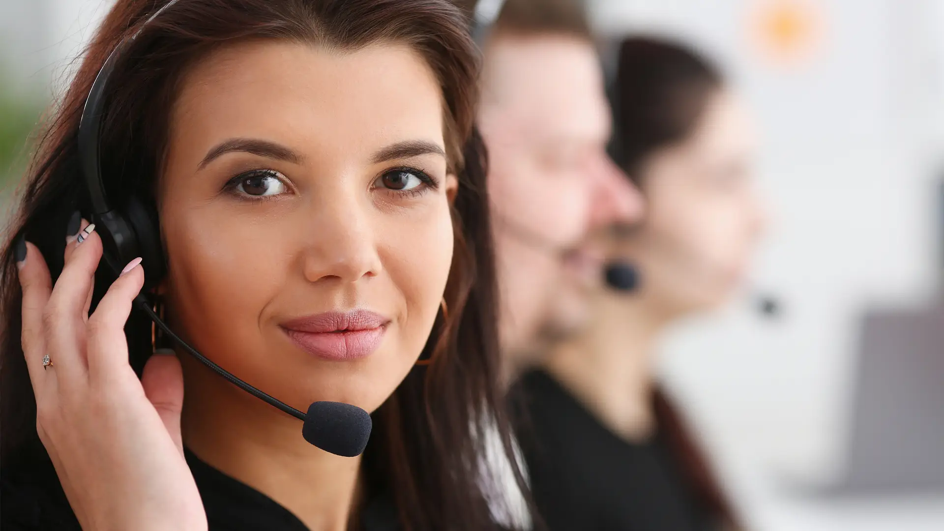 Teleoperadora de compañia llamaya representa área clientes Teleoperadora de compañia llamaya representa área clientes
