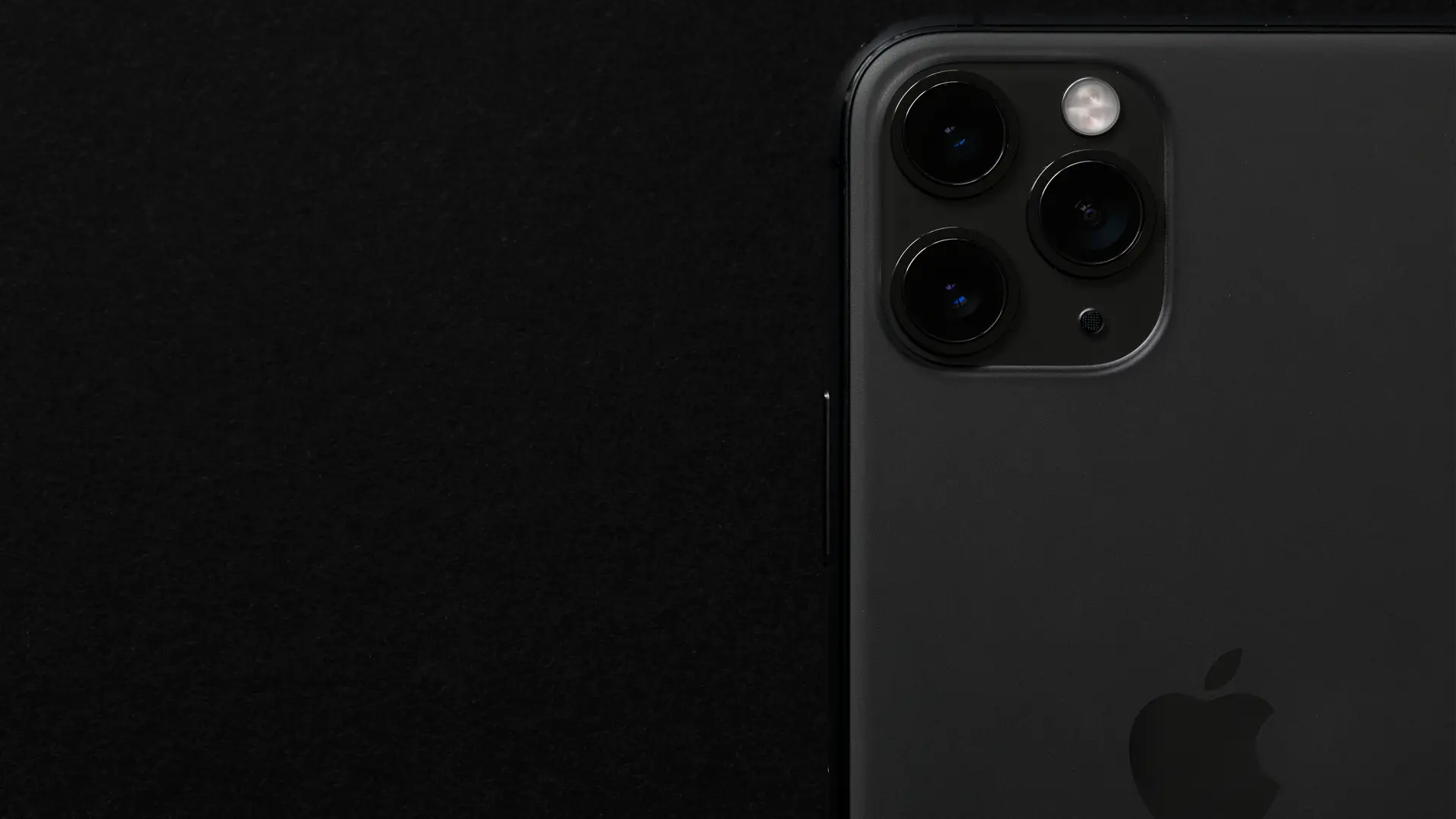 Parte trasera de Apple iPhone 11 Pro representa iphone de lowi