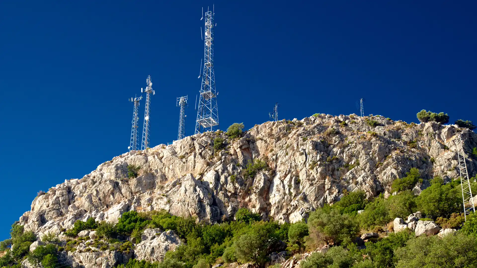 Antenas de telefónia simboliza internet4g másmovil Antenas de telefónia simboliza internet4g másmovil