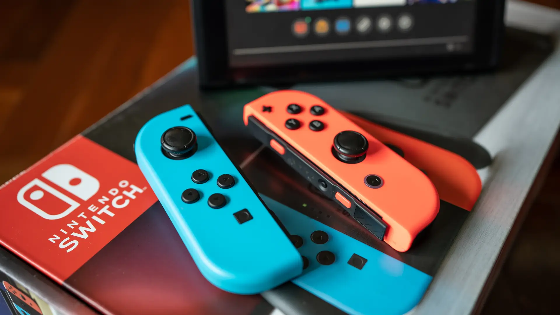 caja y consola nintendo switch para explicar la guia para clientes de movistar caja y consola nintendo switch para explicar la guia para clientes de movistar