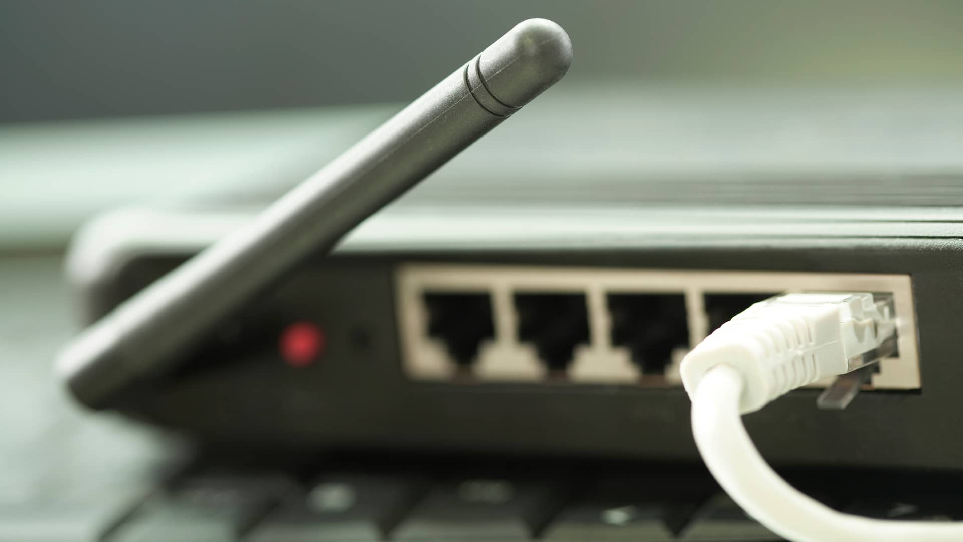 Router de internet fibra movistar en proceso de configuración