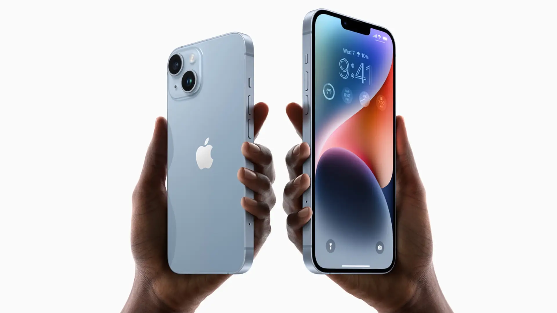 manos enseñando dos smartphones iphone 14 de color azul que puedes conseguir con movistar manos enseñando dos smartphones iphone 14 de color azul que puedes conseguir con movistar