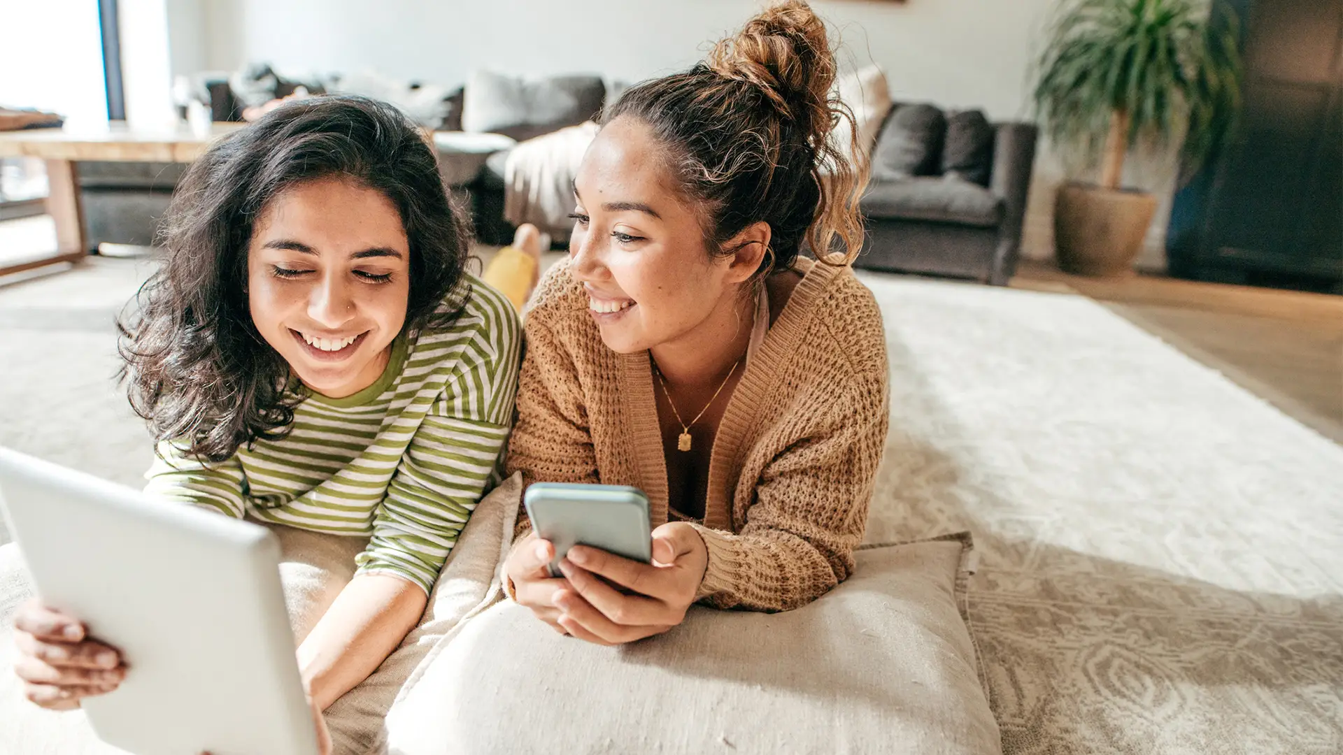 Chicas haciendo tethering con movistar Chicas haciendo tethering con movistar