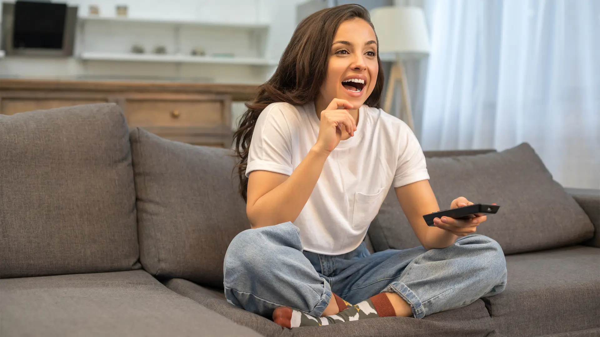 Joven viendo canal vamos Joven viendo canal vamos