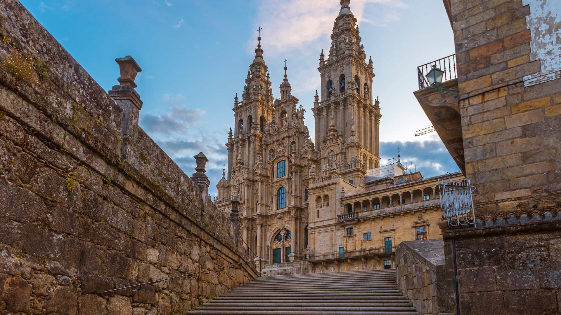 Santiago de Compostela Catedral donde se encuentra disponible el teleoperador mundor