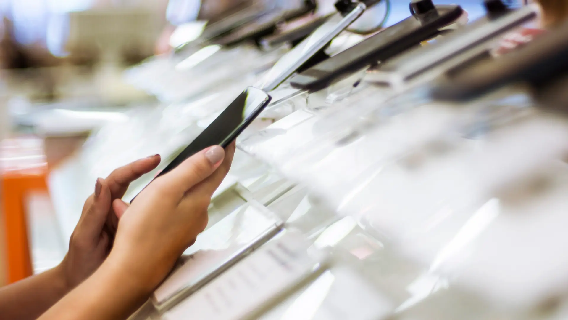 Tienda de móviles simboliza tiendas de compañía mundor