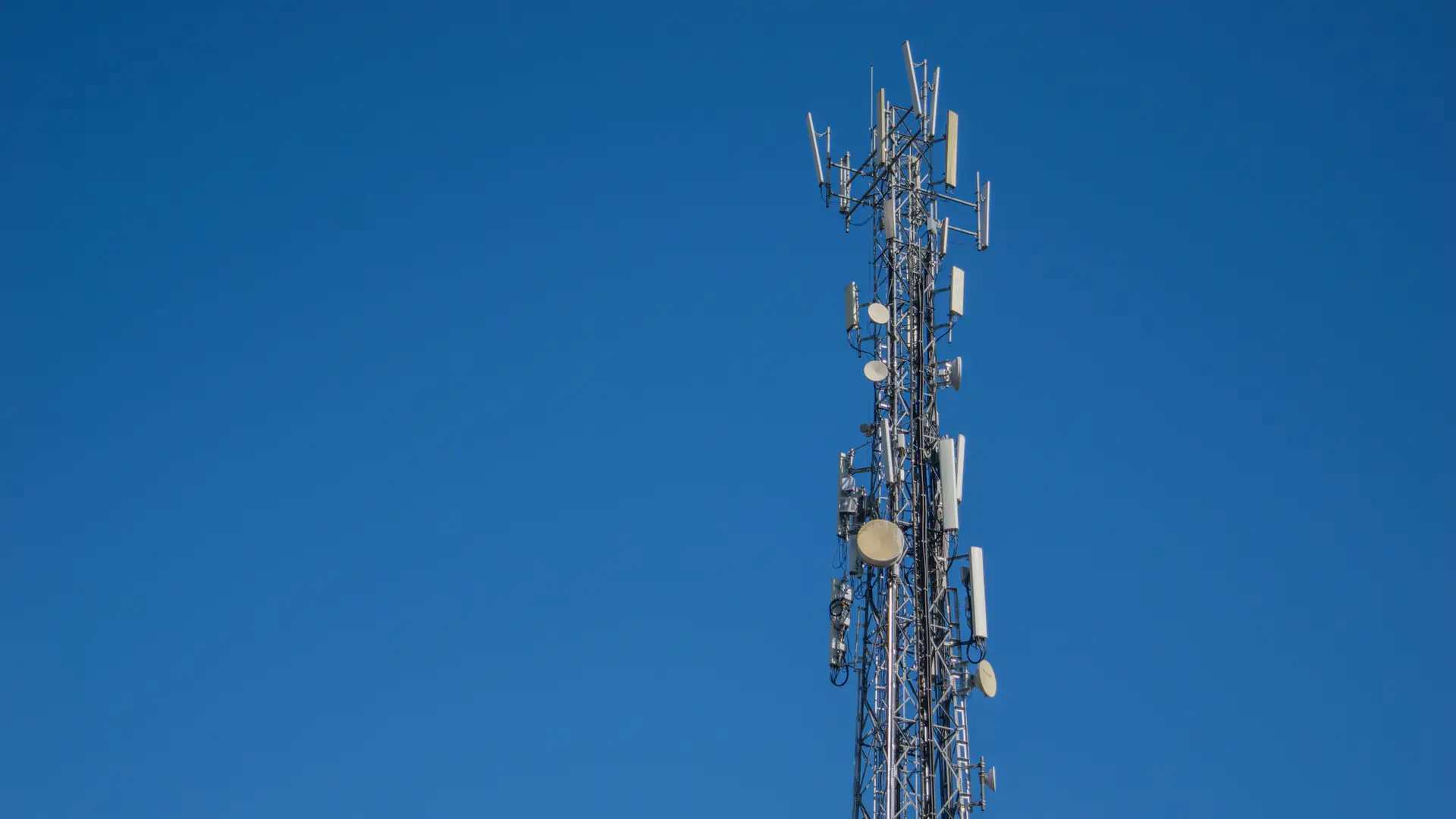 Antena telefónica 5g de cobertura netllar