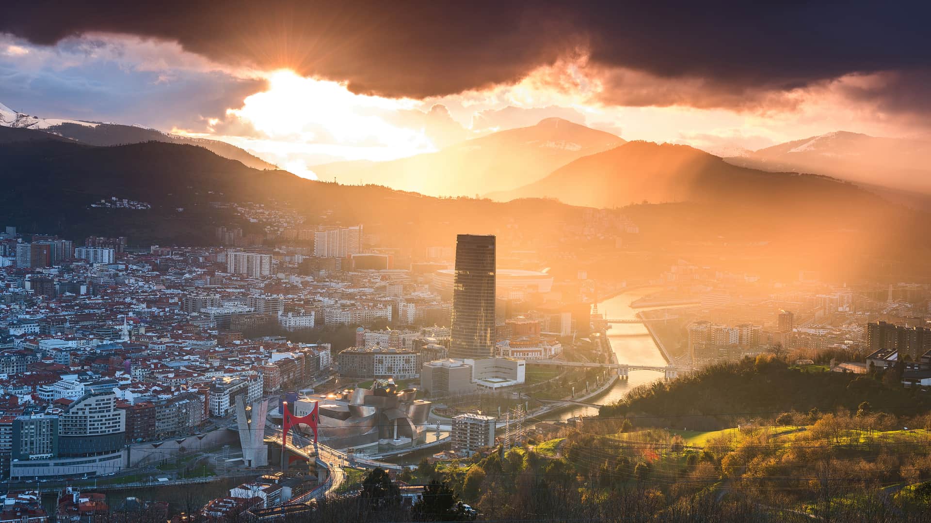 Vista panorámica de la ciudad vasca de Bilbao donde esta disponible la compañía telefónica orange