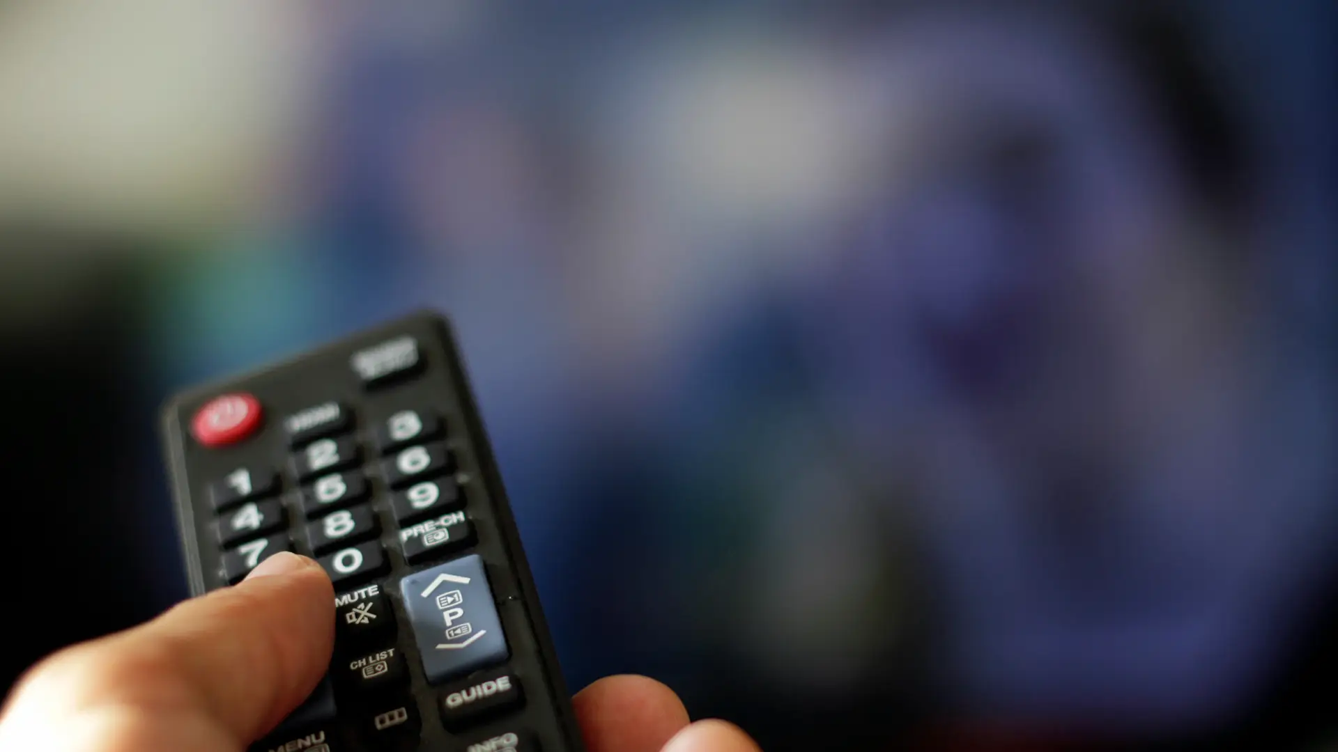 Mando de tv simboliza canales tv del racc Mando de tv simboliza canales tv del racc