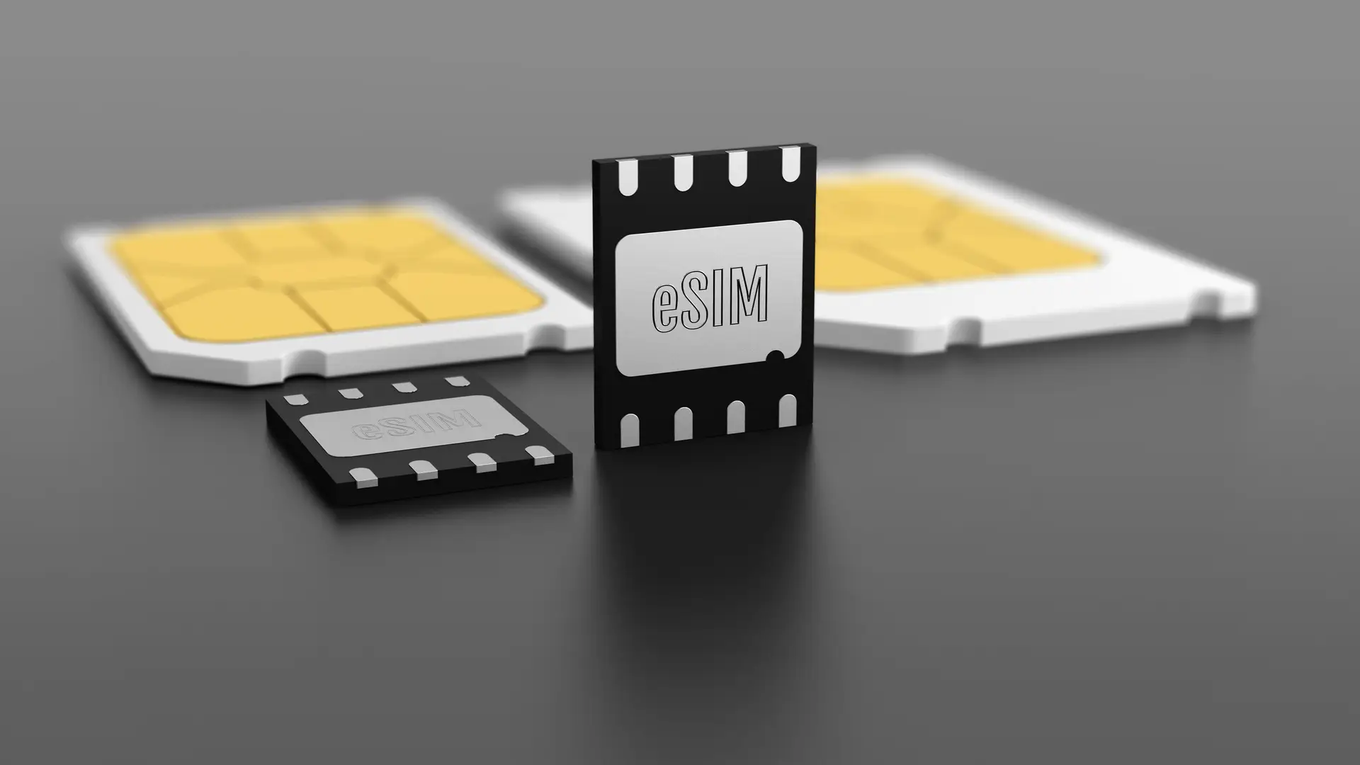 Diferentes tarjetas entre las que se encuentra la esim Diferentes tarjetas entre las que se encuentra la esim