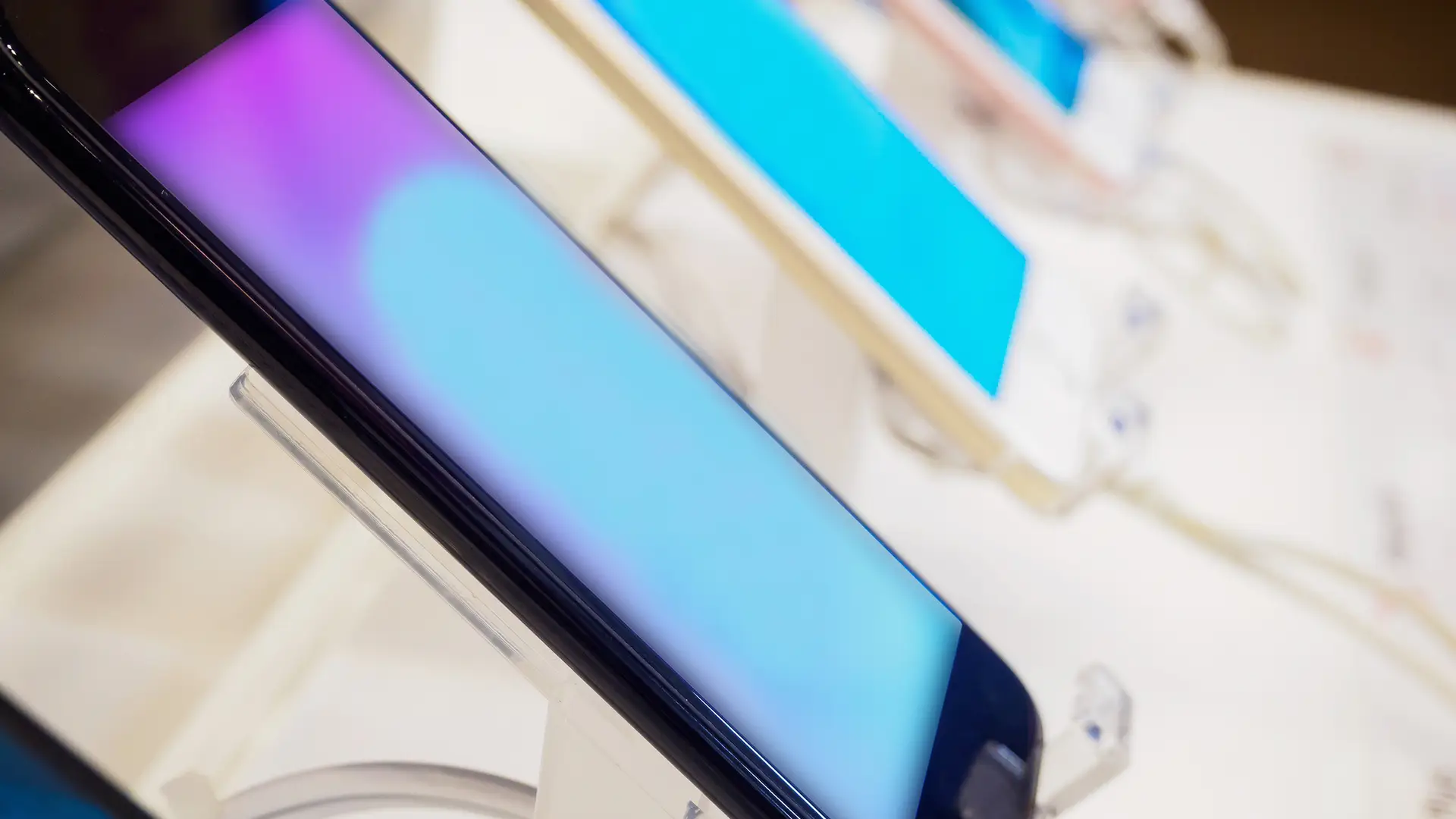 Teléfonos móviles simbolizan tiendas simyo Teléfonos móviles simbolizan tiendas simyo