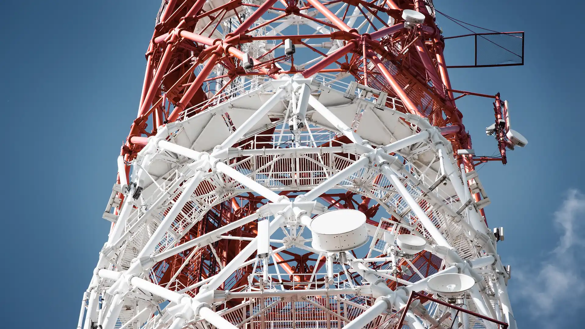 Torre de telecomunicaciones representa la cobertura del operador sweno Torre de telecomunicaciones representa la cobertura del operador sweno