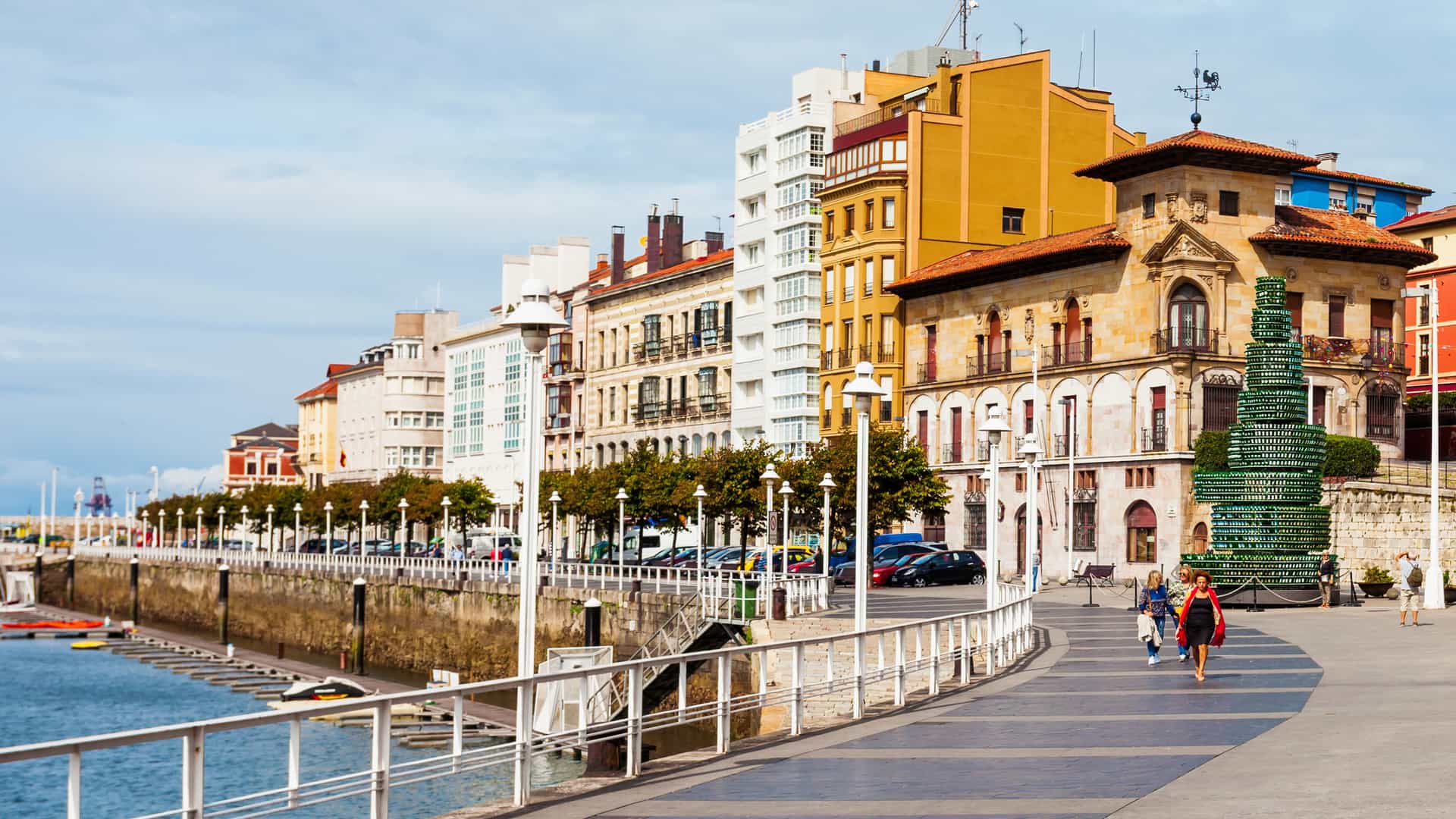 Puerto deportivo de Gijón en Asturias donde están disponibles los servicios de telecomunicaciones de telecable