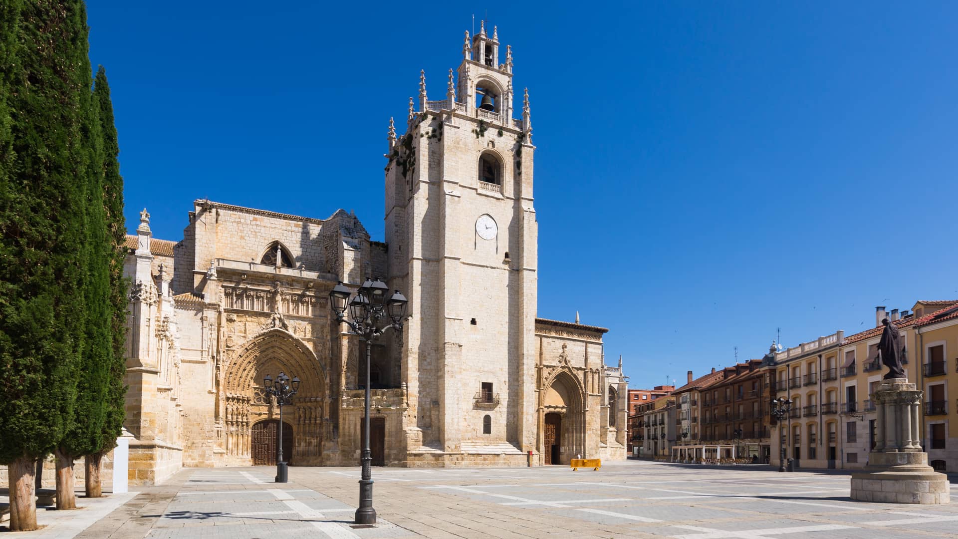 Catedral de Palencia donde es posible contratar los servicios telefónicos de virgin telco