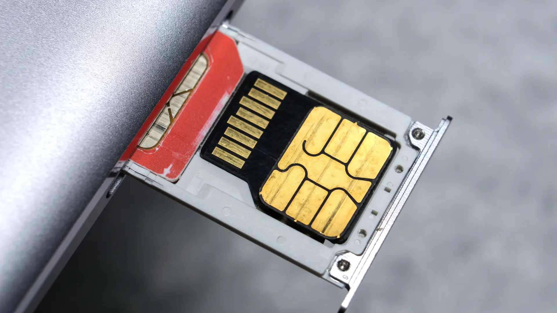 Bandeja smartphone con dual sim representa multisim virign telco