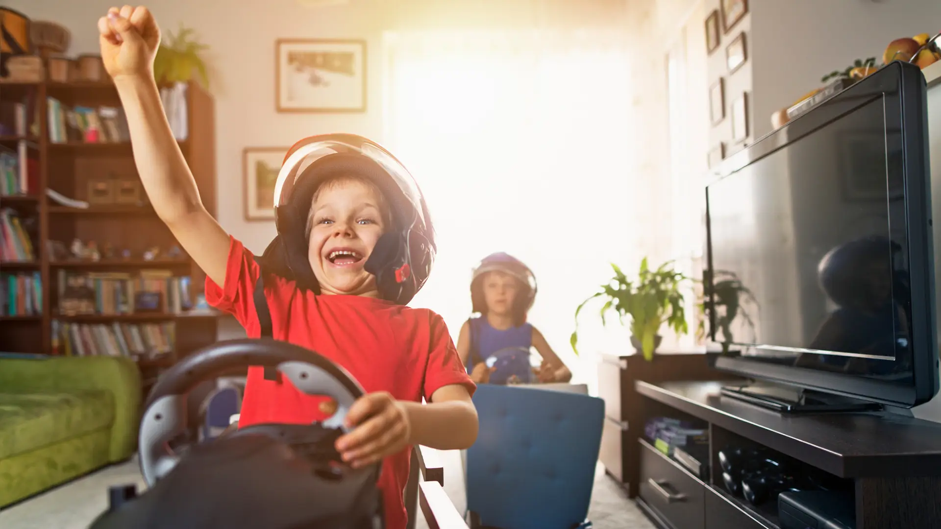 Niños disfrutando de la velocidad del interet de fibra de vodafone Niños disfrutando de la velocidad del interet de fibra de vodafone
