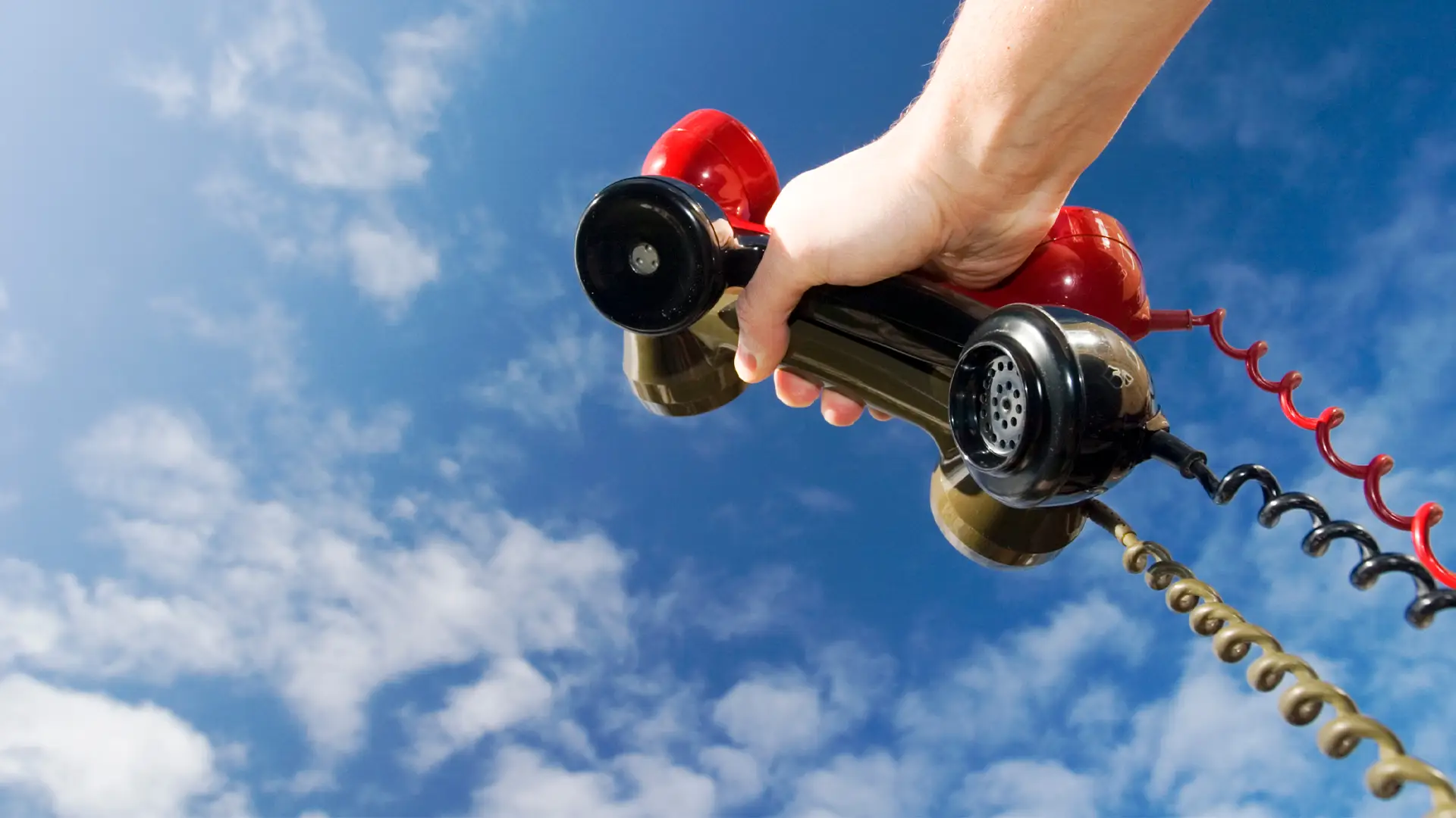 Varios teléfonos simbolizan llamada tres de vodafone