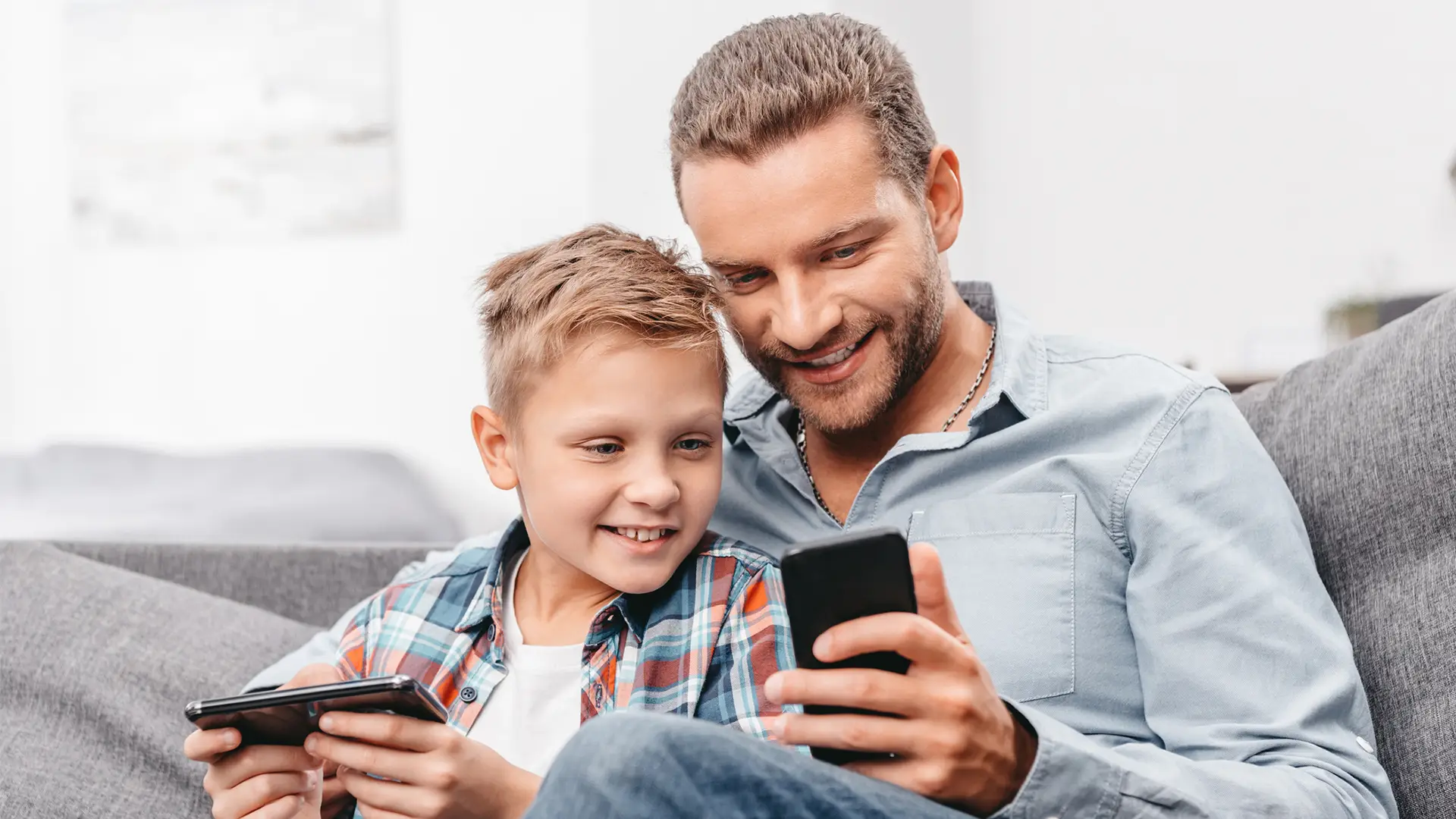 Padre trspasando salgo a la línea de su hijo