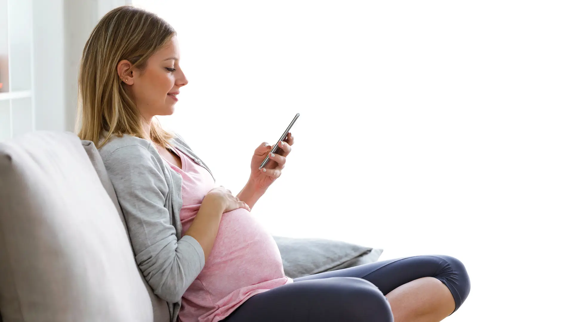 Mujer embarazada representa lineas adicionales vodafone