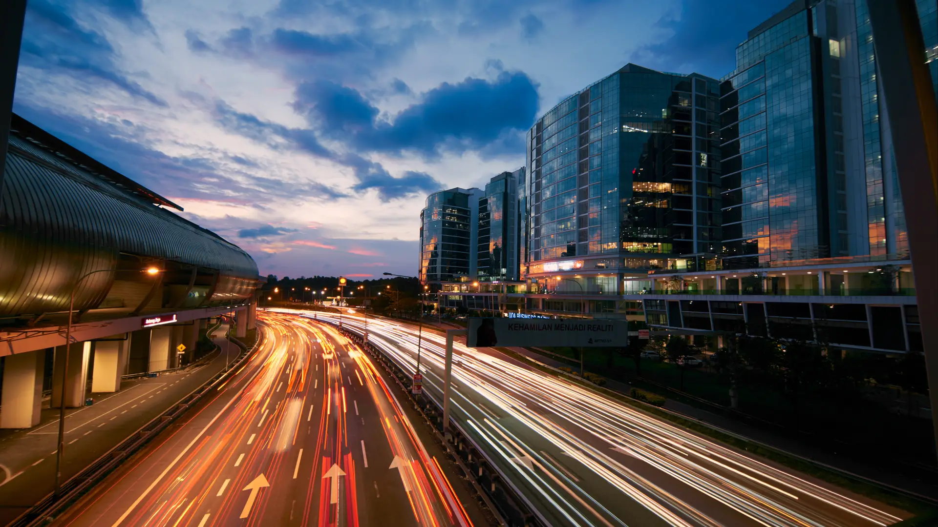 Estelas de luces representa fibra velocidad de yoigo Estelas de luces representa fibra velocidad de yoigo