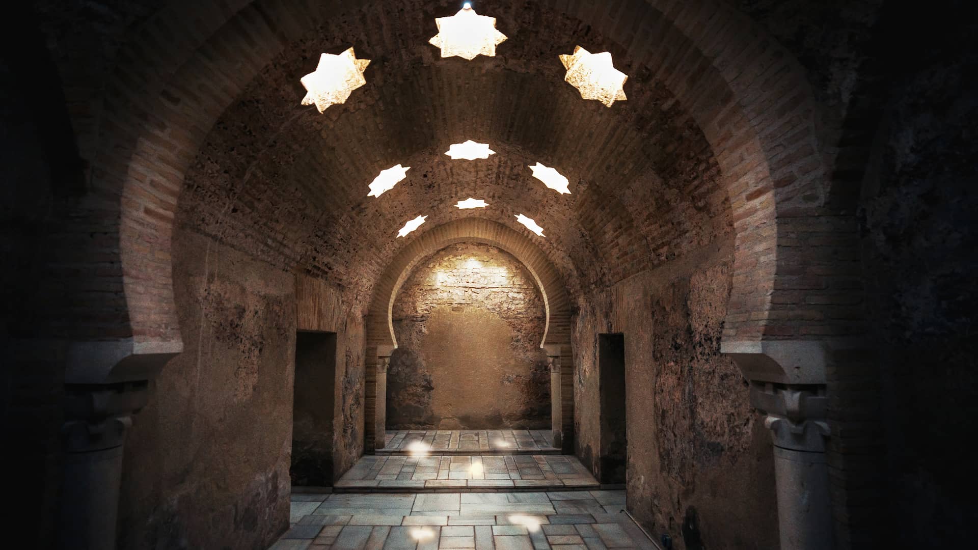 Interior de los Baños Árabes Ruinas en Andalucía - Jaén donde están disponibles los servicios telefónicos de yoigo