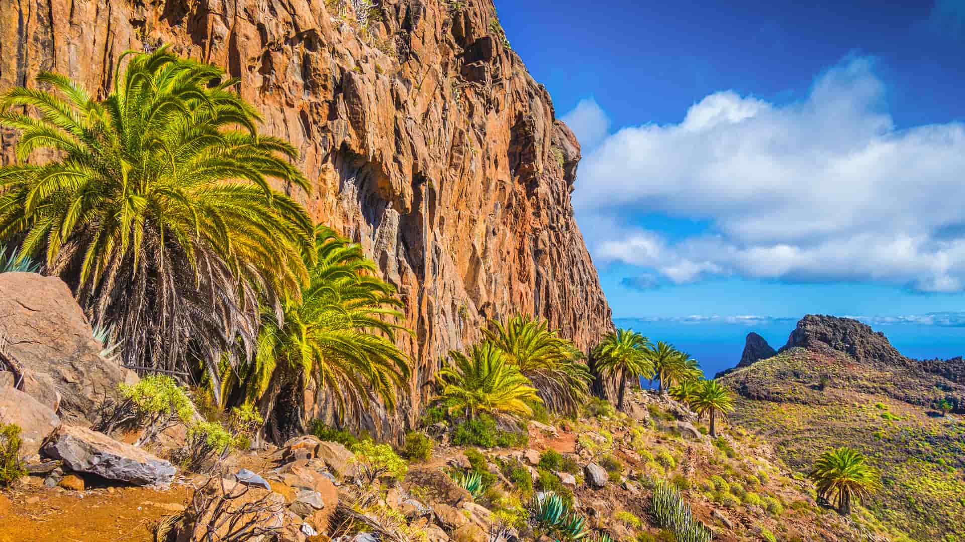 Increíble paisaje volcánico en Las palmas, Islas Canarias donde están disponibles los servicios telefónicos de yoigo