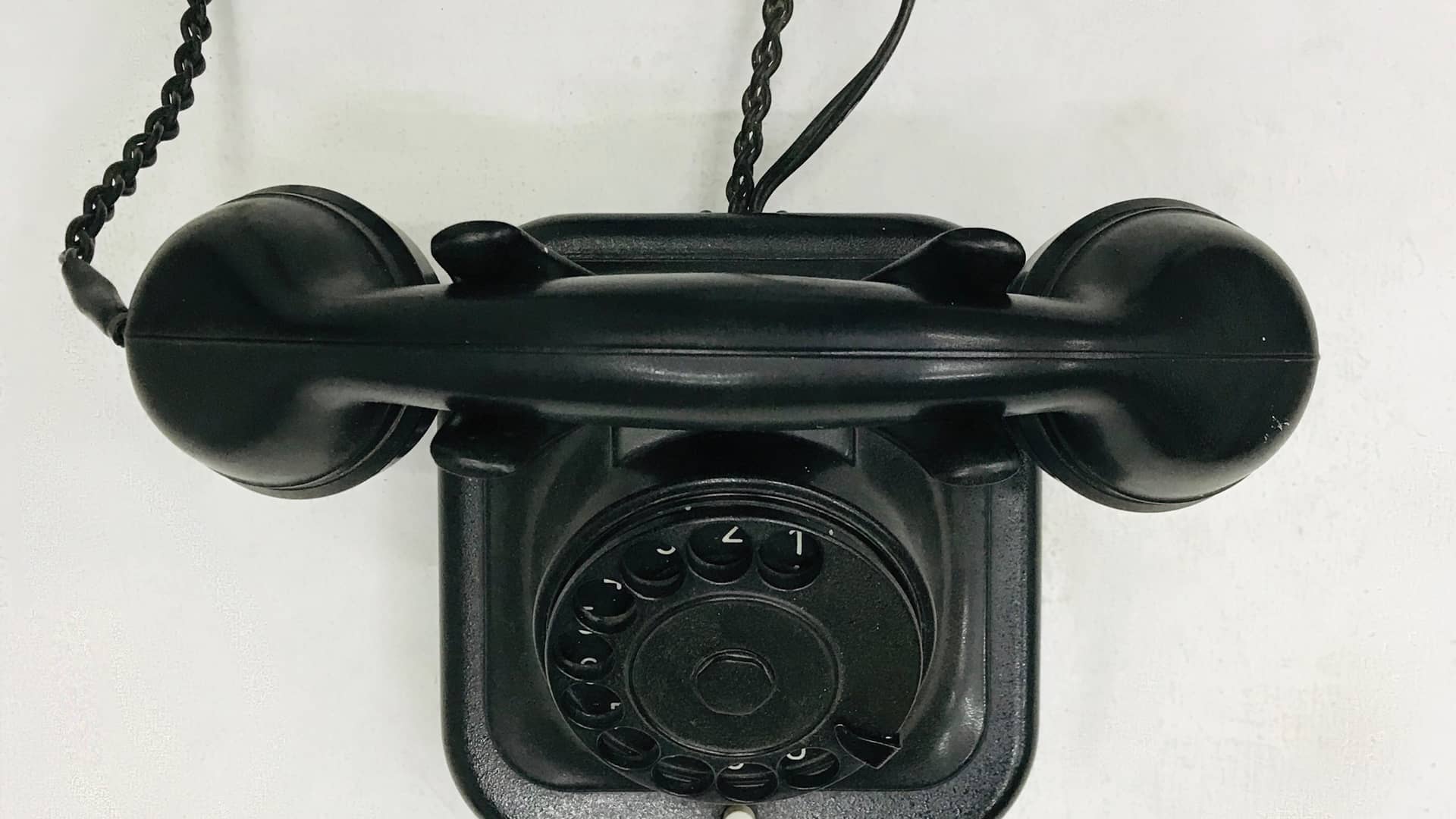 Teléfono antiguo simboliza tarifas descatalogadas de yoigo