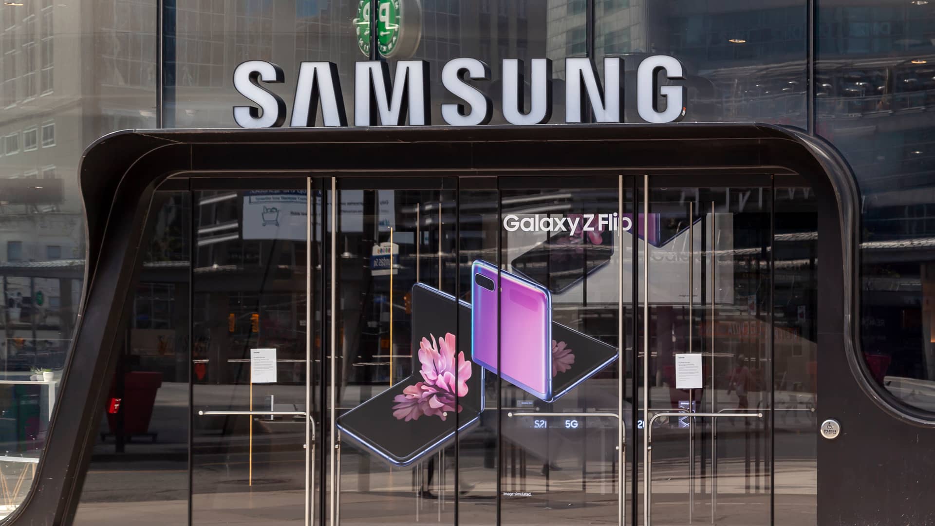 Una de las tiendas Samsung, empresa que ha decidido sólo anunciar un dispositivo de gama alta al año